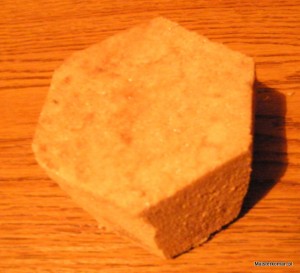 Przycięta pianka do zrobienia świątecznego stroika