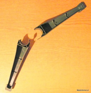 Połamany krzyżak do choinki