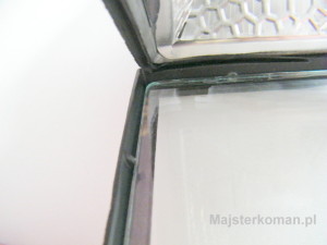 Mocowanie szybki w oprawie halogenowej