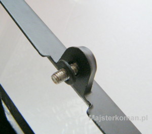 Zabezpieczenie śrubki w halogenie przed wypadnięciem