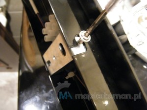 Odkręcany zaczep kinkietu łazienkowego