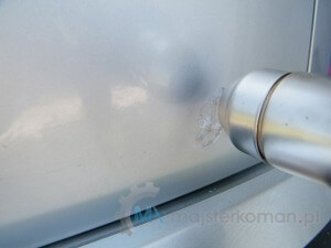 Przytapianie spoiwa Podgrzewany klej na karoserii