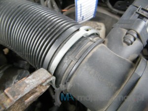 Ściąganie opaski kolektora powietrza