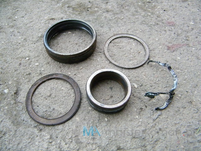 Rozsypane łożysko sprzęgła załączania agregatu tnącego kosiarki