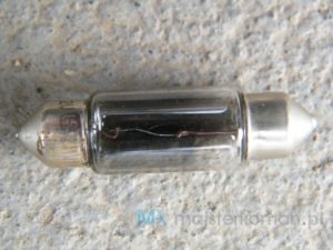 Spalona lampa tablicy rejestracyjnej Seata Leon I