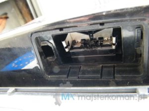 Wewnętrzna część oświetlenia numerów rejestracyjnych Seata 