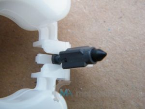 Iglica zamontowana w pływaku gaźnika