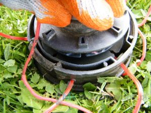 Montowanie szpuli głowicy podkaszarki