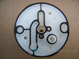 Założone uszczelki gaźnika Nikki silnika Briggs&Stratton