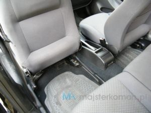 Odświeżanie wentylacji auta - ustawiony fotel kierowcy
