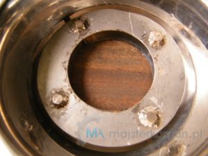 Montaż podkładki w misce - od wnętrza