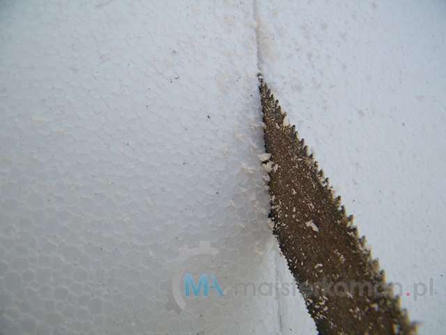 Cięcie styropianu na szpalety brzeszczotem