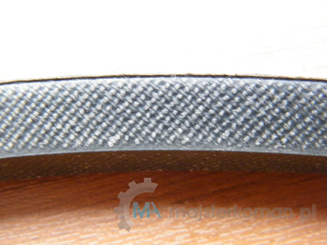 Boczna część paska traktorka-kosiarki