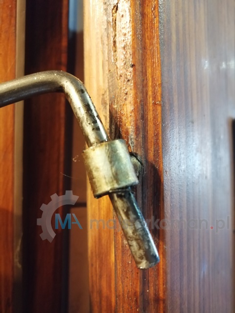 Regulowanie zawiasu drzwi skrzydła