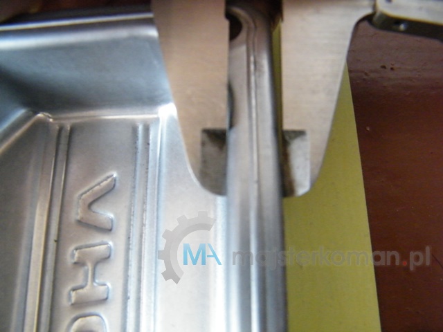 Mierzenie szerokości - jak samemu wykonać uszczelkę pod zawory silnika traktorka kosiarki